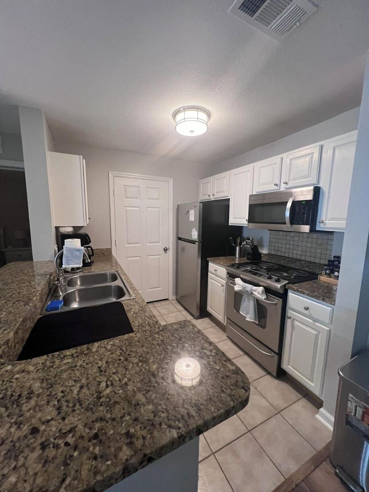 Bring Your Friends To Pcb! Apartment *