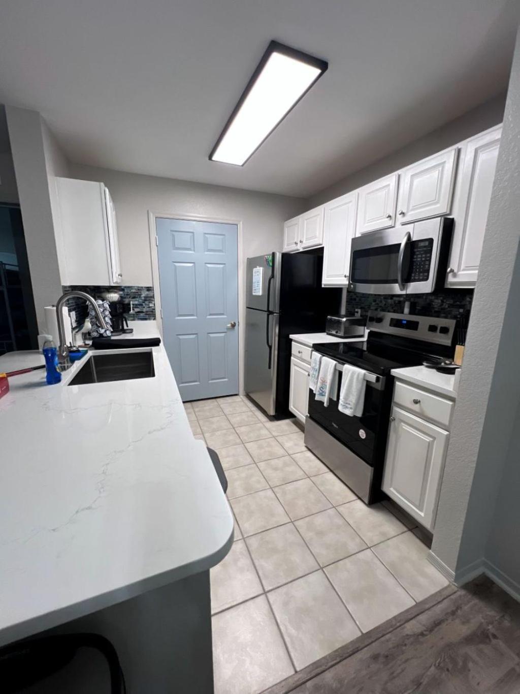 Bring Your Friends To Pcb! Apartment *
